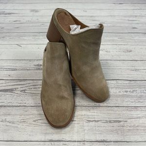 Frye Naomi Beige Suede Slip On Mule Heels Women’s Size 8 3477114-BEI.